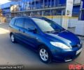 Синий Мазда 5, объемом двигателя 1.8 л и пробегом 195 тыс. км за 4500 $, фото 1 на Automoto.ua