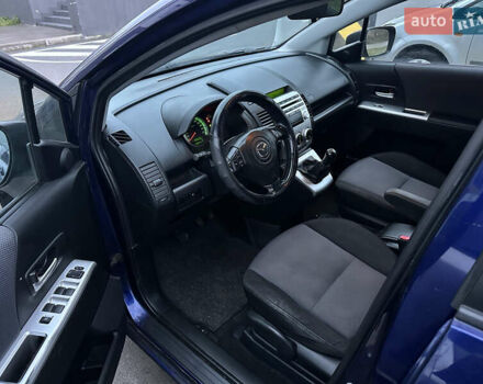 Синий Мазда 5, объемом двигателя 2 л и пробегом 320 тыс. км за 2350 $, фото 7 на Automoto.ua