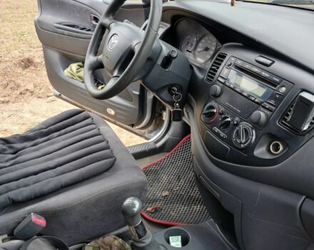 Зеленый Мазда 5, объемом двигателя 2 л и пробегом 300 тыс. км за 2600 $, фото 2 на Automoto.ua