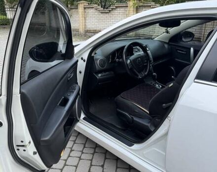 Белый Мазда 6, объемом двигателя 2 л и пробегом 165 тыс. км за 8000 $, фото 4 на Automoto.ua