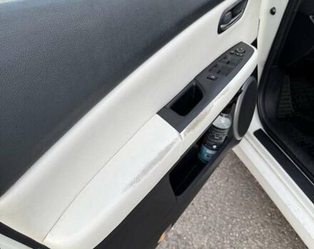 Белый Мазда 6, объемом двигателя 2 л и пробегом 317 тыс. км за 6500 $, фото 12 на Automoto.ua