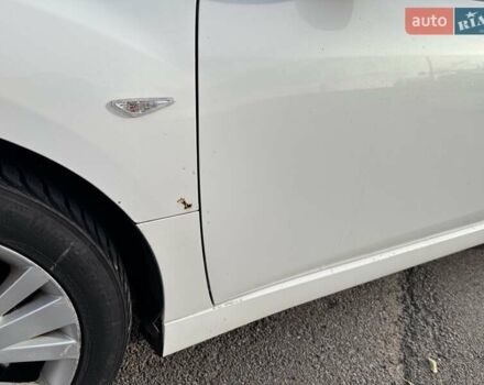 Белый Мазда 6, объемом двигателя 2 л и пробегом 317 тыс. км за 6500 $, фото 5 на Automoto.ua