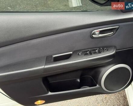 Белый Мазда 6, объемом двигателя 2 л и пробегом 197 тыс. км за 7200 $, фото 16 на Automoto.ua