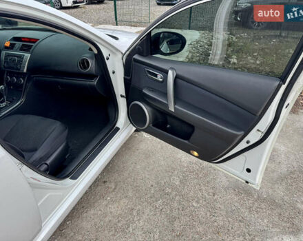Білий Мазда 6, об'ємом двигуна 2 л та пробігом 182 тис. км за 7500 $, фото 35 на Automoto.ua