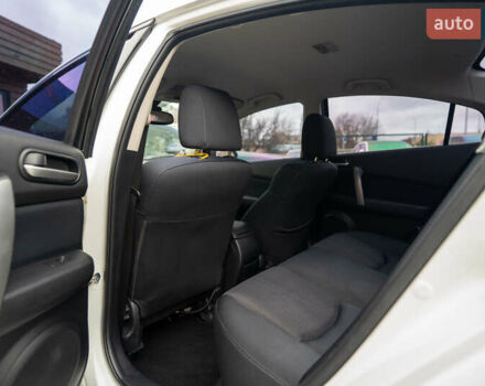 Білий Мазда 6, об'ємом двигуна 2 л та пробігом 197 тис. км за 7999 $, фото 25 на Automoto.ua