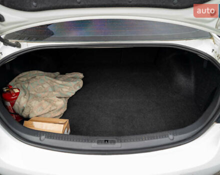 Білий Мазда 6, об'ємом двигуна 2 л та пробігом 197 тис. км за 7999 $, фото 27 на Automoto.ua