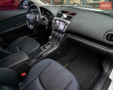 Білий Мазда 6, об'ємом двигуна 2 л та пробігом 197 тис. км за 7999 $, фото 29 на Automoto.ua