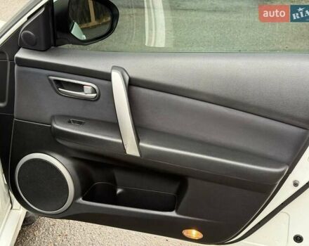 Белый Мазда 6, объемом двигателя 2 л и пробегом 197 тыс. км за 7200 $, фото 22 на Automoto.ua