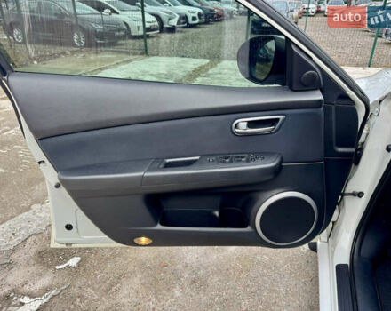 Білий Мазда 6, об'ємом двигуна 2 л та пробігом 182 тис. км за 7500 $, фото 23 на Automoto.ua