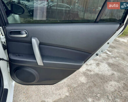 Білий Мазда 6, об'ємом двигуна 2 л та пробігом 182 тис. км за 7500 $, фото 32 на Automoto.ua