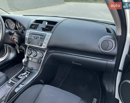 Белый Мазда 6, объемом двигателя 2 л и пробегом 255 тыс. км за 7500 $, фото 12 на Automoto.ua