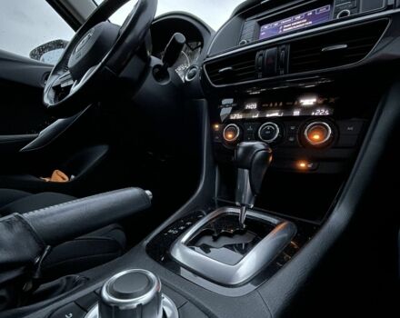 Білий Мазда 6, об'ємом двигуна 2 л та пробігом 120 тис. км за 11000 $, фото 6 на Automoto.ua