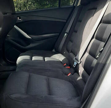 Белый Мазда 6, объемом двигателя 2.49 л и пробегом 225 тыс. км за 10500 $, фото 14 на Automoto.ua