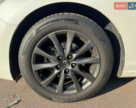Білий Мазда 6, об'ємом двигуна 2 л та пробігом 145 тис. км за 17000 $, фото 13 на Automoto.ua