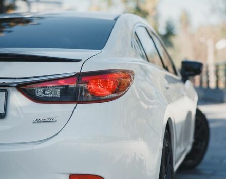 Белый Мазда 6, объемом двигателя 2.5 л и пробегом 106 тыс. км за 13000 $, фото 2 на Automoto.ua