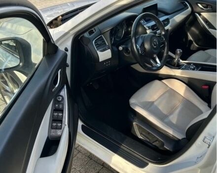 Белый Мазда 6, объемом двигателя 2 л и пробегом 78 тыс. км за 8000 $, фото 4 на Automoto.ua