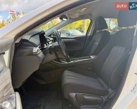 Білий Мазда 6, об'ємом двигуна 2 л та пробігом 134 тис. км за 20490 $, фото 8 на Automoto.ua