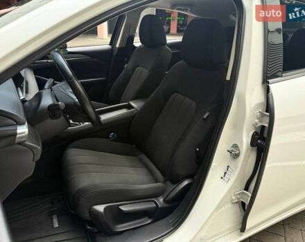 Белый Мазда 6, объемом двигателя 2 л и пробегом 121 тыс. км за 17990 $, фото 8 на Automoto.ua