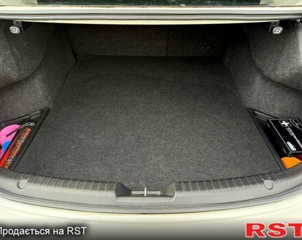 Белый Мазда 6, объемом двигателя 2.5 л и пробегом 31 тыс. км за 25000 $, фото 2 на Automoto.ua