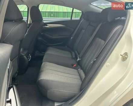 Білий Мазда 6, об'ємом двигуна 2 л та пробігом 22 тис. км за 23490 $, фото 9 на Automoto.ua