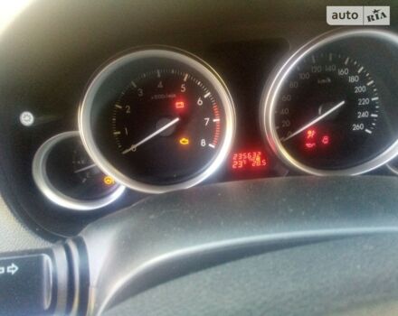 Белый Мазда 6, объемом двигателя 2 л и пробегом 300 тыс. км за 6400 $, фото 5 на Automoto.ua