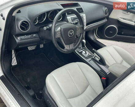 Білий Мазда 6, об'ємом двигуна 2 л та пробігом 203 тис. км за 7650 $, фото 28 на Automoto.ua