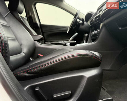 Белый Мазда 6, объемом двигателя 2.18 л и пробегом 181 тыс. км за 10600 $, фото 37 на Automoto.ua