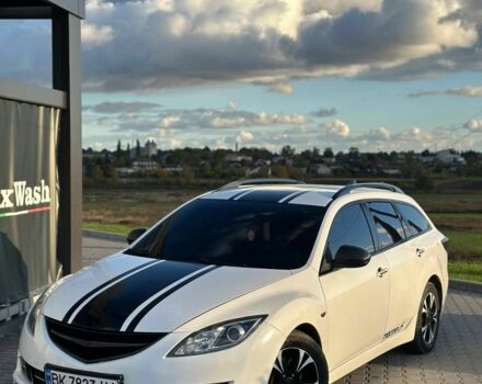 Белый Мазда 6, объемом двигателя 2 л и пробегом 334 тыс. км за 6500 $, фото 1 на Automoto.ua