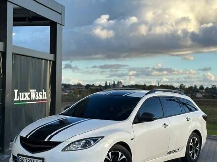 Белый Мазда 6, объемом двигателя 2 л и пробегом 220 тыс. км за 5999 $, фото 1 на Automoto.ua