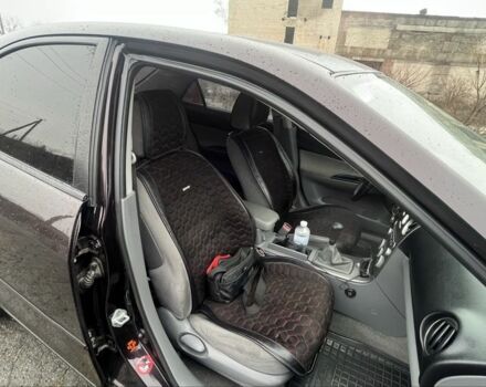 Черный Мазда 6, объемом двигателя 2 л и пробегом 185 тыс. км за 4100 $, фото 6 на Automoto.ua