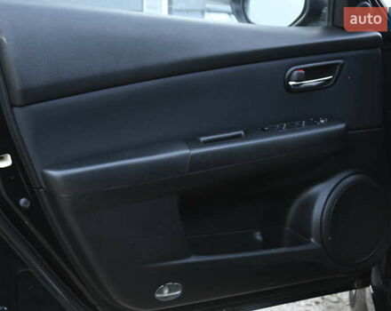 Черный Мазда 6, объемом двигателя 2.2 л и пробегом 321 тыс. км за 7500 $, фото 15 на Automoto.ua