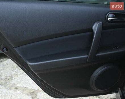 Черный Мазда 6, объемом двигателя 2.2 л и пробегом 321 тыс. км за 7500 $, фото 25 на Automoto.ua