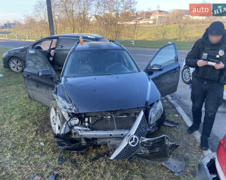 Чорний Мазда 6, об'ємом двигуна 2 л та пробігом 250 тис. км за 2000 $, фото 4 на Automoto.ua