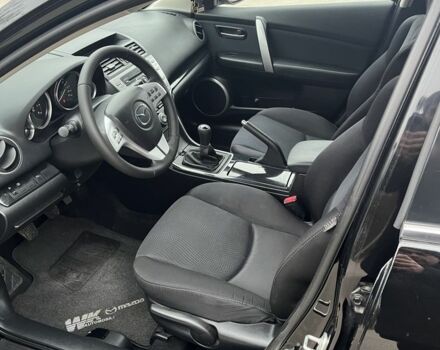 Черный Мазда 6, объемом двигателя 2 л и пробегом 180 тыс. км за 7600 $, фото 5 на Automoto.ua