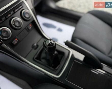 Черный Мазда 6, объемом двигателя 2.2 л и пробегом 250 тыс. км за 6150 $, фото 59 на Automoto.ua