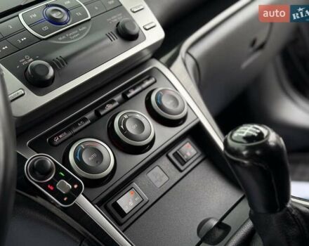 Черный Мазда 6, объемом двигателя 2.2 л и пробегом 250 тыс. км за 6150 $, фото 58 на Automoto.ua