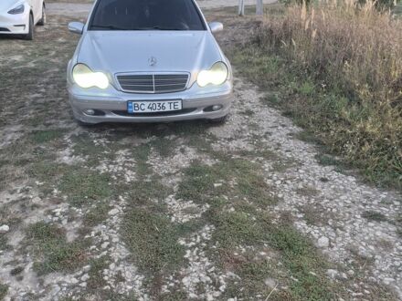Черный Мазда 6, объемом двигателя 2 л и пробегом 300 тыс. км за 4950 $, фото 1 на Automoto.ua