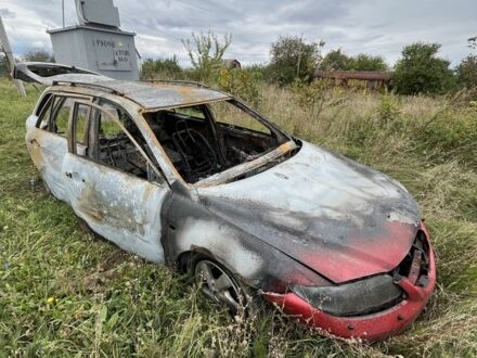 Красный Мазда 6, объемом двигателя 1.8 л и пробегом 240 тыс. км за 800 $, фото 1 на Automoto.ua