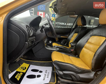 Жовтий Мазда 6, об'ємом двигуна 2 л та пробігом 303 тис. км за 3999 $, фото 8 на Automoto.ua