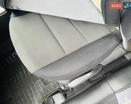 Серый Мазда 6, объемом двигателя 2 л и пробегом 180 тыс. км за 2200 $, фото 12 на Automoto.ua