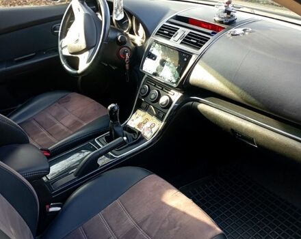 Сірий Мазда 6, об'ємом двигуна 2 л та пробігом 246 тис. км за 7600 $, фото 5 на Automoto.ua