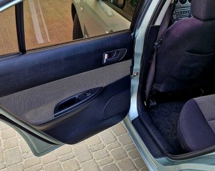 Сірий Мазда 6, об'ємом двигуна 2 л та пробігом 302 тис. км за 3000 $, фото 6 на Automoto.ua