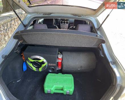 Сірий Мазда 6, об'ємом двигуна 2 л та пробігом 249 тис. км за 4300 $, фото 8 на Automoto.ua