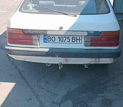 Белый Мазда 626, объемом двигателя 1.58 л и пробегом 250 тыс. км за 600 $, фото 1 на Automoto.ua