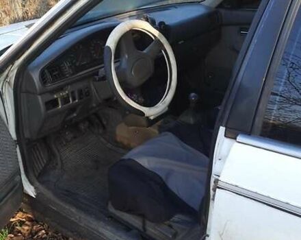 Белый Мазда 626, объемом двигателя 2 л и пробегом 330 тыс. км за 1300 $, фото 5 на Automoto.ua