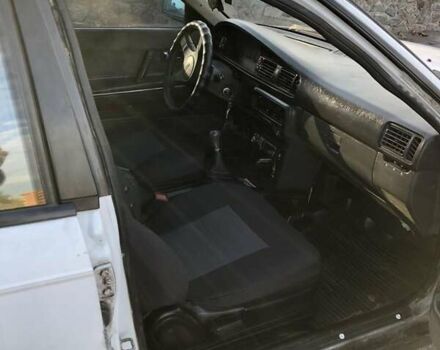 Белый Мазда 626, объемом двигателя 2 л и пробегом 390 тыс. км за 1250 $, фото 5 на Automoto.ua