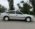 Белый Мазда 626, объемом двигателя 2 л и пробегом 470 тыс. км за 999 $, фото 4 на Automoto.ua