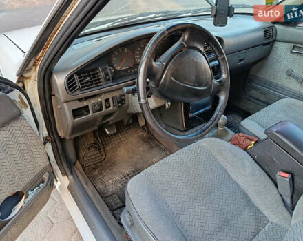 Белый Мазда 626, объемом двигателя 2 л и пробегом 499 тыс. км за 1700 $, фото 7 на Automoto.ua