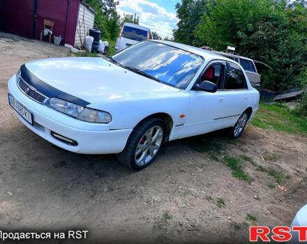 Белый Мазда 626, объемом двигателя 2 л и пробегом 315 тыс. км за 900 $, фото 1 на Automoto.ua