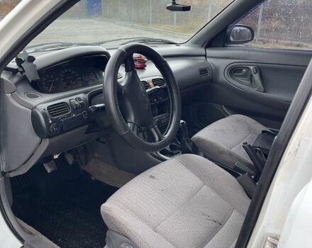 Белый Мазда 626, объемом двигателя 2 л и пробегом 300 тыс. км за 1099 $, фото 6 на Automoto.ua